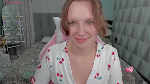 Snapshot of hello_helena chatting on September 10, 8:20 pm Helene online show from September 10, 8:20 pm