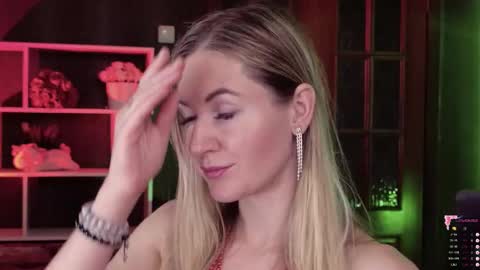 Alisia  Monday to Friday from 10 am to 4 pm GMT 2 online show from October 22, 9:14 am