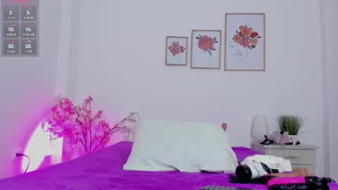 Snapshot of hellzel_moon chatting on October 16, 7:49 pm Hellzel online show from October 16, 7:49 pm