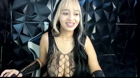 Snapshot of heluehorny13 chatting on September 28, 5:25 am heluehorny13 online show from September 28, 5:25 am