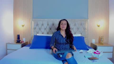 Hera  online show from October 6, 7:40 pm