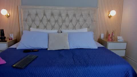 Hera  online show from October 10, 9:09 pm