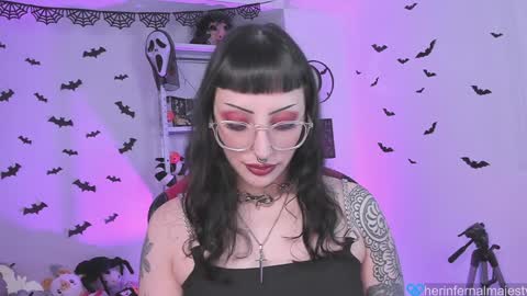 Snapshot of herinfernalmajesty chatting on January 15, 1:56 am Marie online show from January 15, 1:56 am