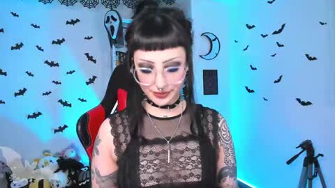 Snapshot of herinfernalmajesty chatting on February 22, 1:11 am Marie online show from February 22, 1:11 am