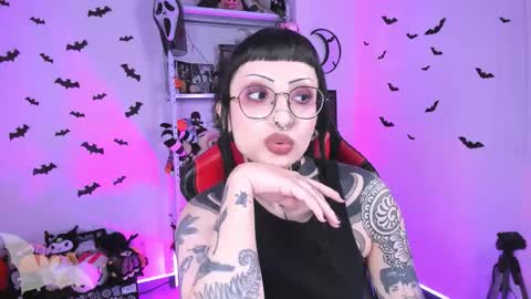 Snapshot of herinfernalmajesty chatting on September 9, 2:33 am Marie online show from September 9, 2:33 am