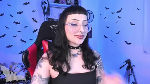 Snapshot of herinfernalmajesty chatting on February 9, 10:43 pm Marie online show from February 9, 10:43 pm