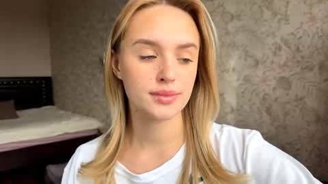 Sylvia online show from October 3, 8:19 am