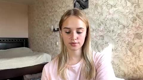 Snapshot of hermiladziekan chatting on September 11, 8:14 am Sylvia online show from September 11, 8:14 am