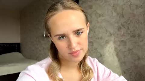 Snapshot of hermiladziekan chatting on September 17, 8:34 am Sylvia online show from September 17, 8:34 am