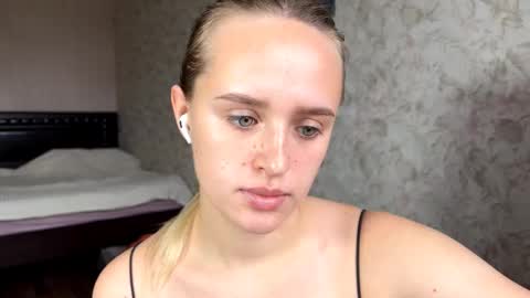 Sylvia online show from October 15, 8:39 am