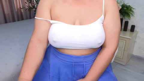 Snapshot of heroine_of_your_life chatting on September 22, 6:56 am Maryana online show from September 22, 6:56 am