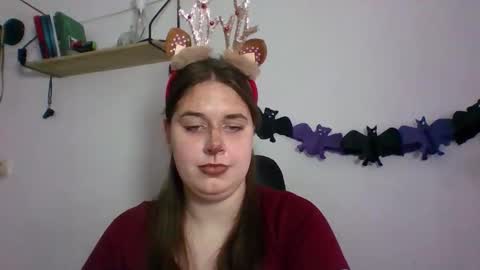 hess_luna_ online show from October 22, 9:14 am