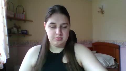 hess_luna_ online show from February 25, 10:25 am