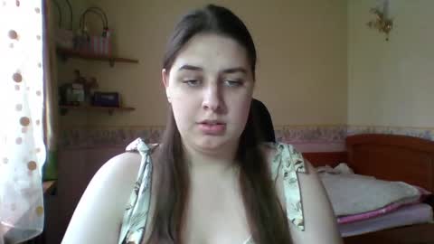 hess_luna_ online show from April 2, 9:07 am