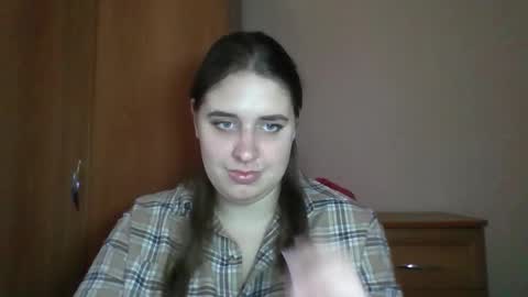 hess_luna_ online show from October 28, 10:21 am