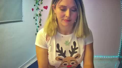 Hestesiaxx online show from December 19, 2:45 am