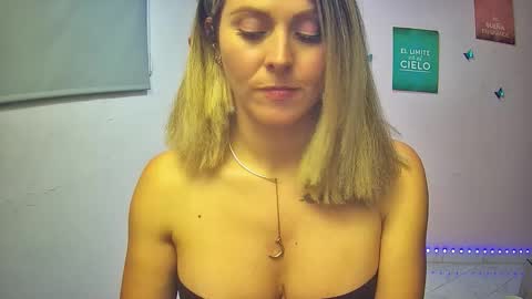 Hestesiaxx online show from October 2, 2:49 am