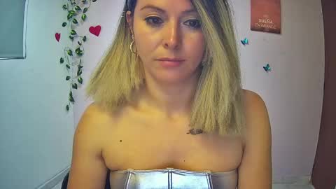 Hestesiaxx online show from March 11, 11:44 am