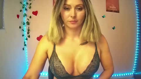 Hestesiaxx online show from February 5, 1:15 am