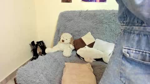 hesttia_ online show from October 4, 10:03 pm