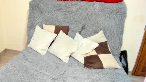 hesttia_ online show from October 18, 11:39 pm