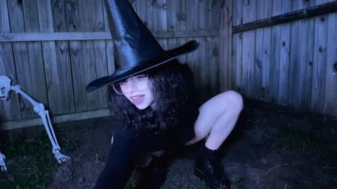 salem online show from October 29, 3:00 am