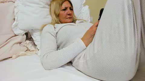 Heyheygrey online show from March 5, 2:01 pm