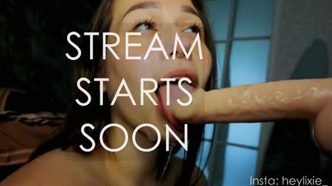 Snapshot of heylixie_ chatting on September 23, 1:15 am Li online show from September 23, 1:15 am