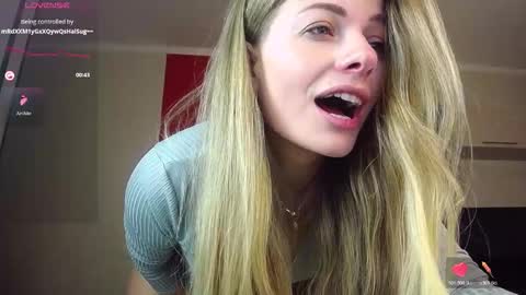 Snapshot of hi_bye_ chatting on November 1, 7:12 am Lina online show from November 1, 7:12 am