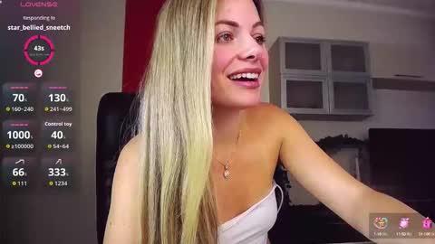 Snapshot of hi_bye_ chatting on October 6, 7:03 am Lina online show from October 6, 7:03 am