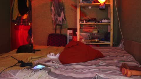 hikksidy online show from December 8, 1:56 am