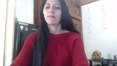 hilaril18 online show from December 4, 1:25 am