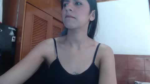 hilaril18 online show from January 18, 1:40 pm