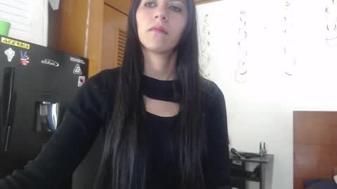hilaril18 online show from December 5, 1:14 am