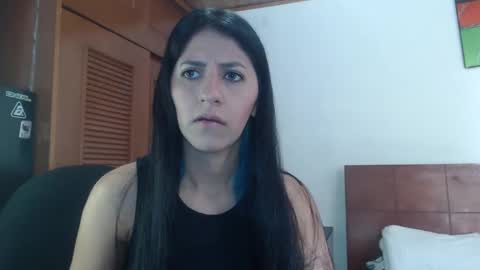 hilaril18 online show from January 17, 1:46 pm
