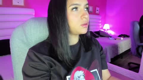 Snapshot of hilary_tailor chatting on September 25, 11:31 am hilary_tailor online show from September 25, 11:31 am