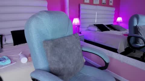 Snapshot of hilary_tailor chatting on October 11, 12:08 pm hilary_tailor online show from October 11, 12:08 pm