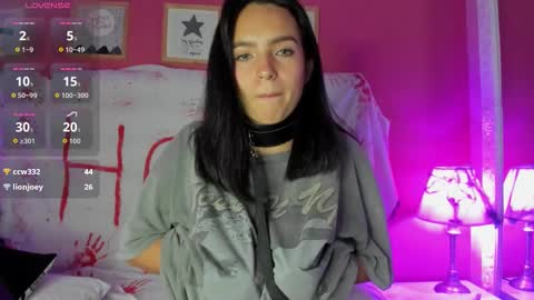 Snapshot of hilary_tailor chatting on October 14, 12:30 pm hilary_tailor online show from October 14, 12:30 pm