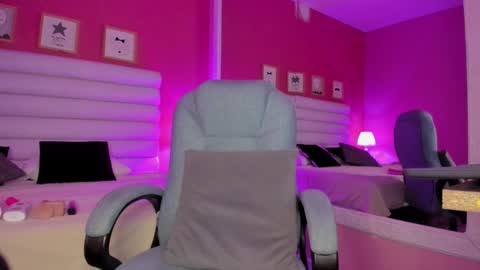 Snapshot of hilary_tailor chatting on October 13, 12:19 pm hilary_tailor online show from October 13, 12:19 pm