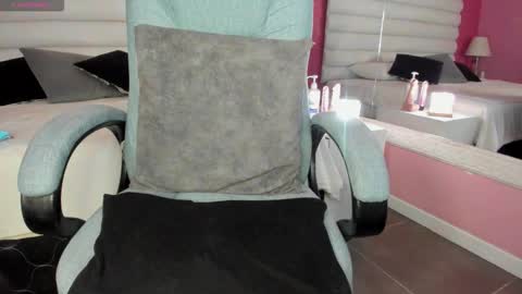 Snapshot of hilary_tailor chatting on October 10, 11:59 am hilary_tailor online show from October 10, 11:59 am