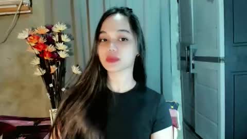 hilarymolly online show from April 10, 12:00 pm