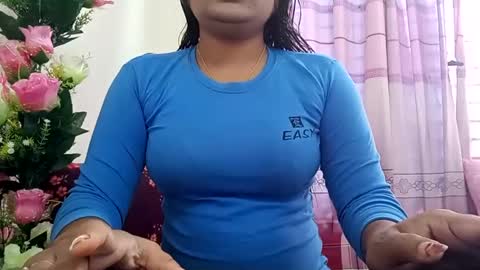 Snapshot of himuhimu22 chatting on February 6, 9:00 am himuhimu22 online show from February 6, 9:00 am