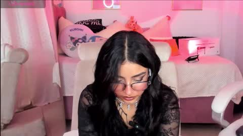 Snapshot of hinataweed01 chatting on October 5, 1:10 am Karol Independent Model online show from October 5, 1:10 am