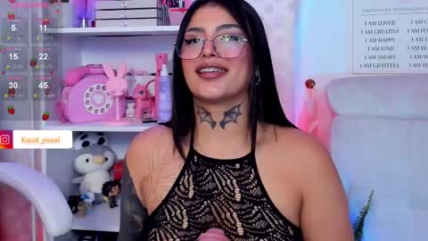 Snapshot of hinataweed01 chatting on February 25, 12:36 am Karol Independent Model online show from February 25, 12:36 am