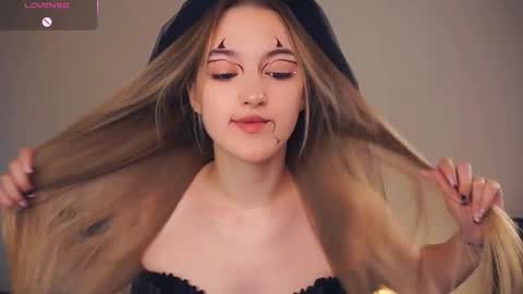 Snapshot of hip_hop_baby chatting on October 30, 6:20 pm Leya Day Mary Night   PvT Open online show from October 30, 6:20 pm