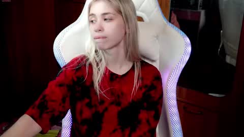 Snapshot of ho1yh01e chatting on October 16, 7:16 pm Holly online show from October 16, 7:16 pm