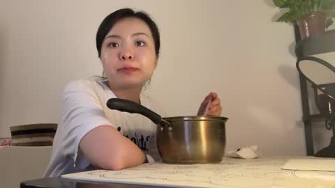 Snapshot of hola_sunflower chatting on October 8, 4:11 pm amy online show from October 8, 4:11 pm