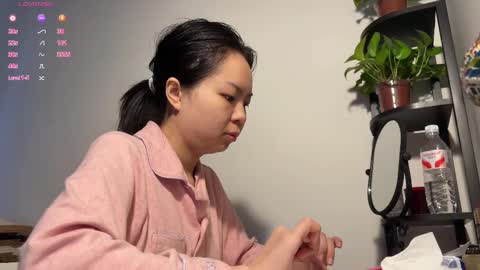 Snapshot of hola_sunflower chatting on October 23, 12:27 am amy online show from October 23, 12:27 am