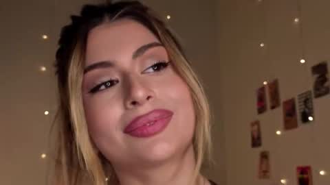 Moni Monica online show from October 12, 9:33 am