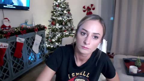 Snapshot of holihurricane chatting on December 16, 3:51 am Holi Hurricane online show from December 16, 3:51 am